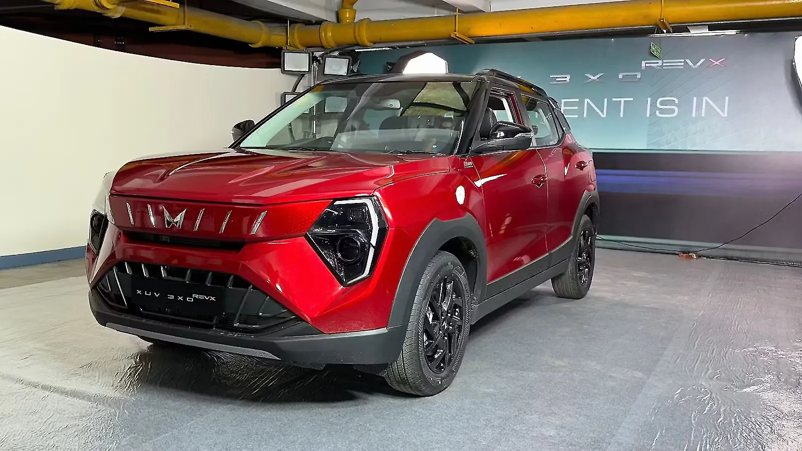 Mahindra Mahindra XUV300 W4