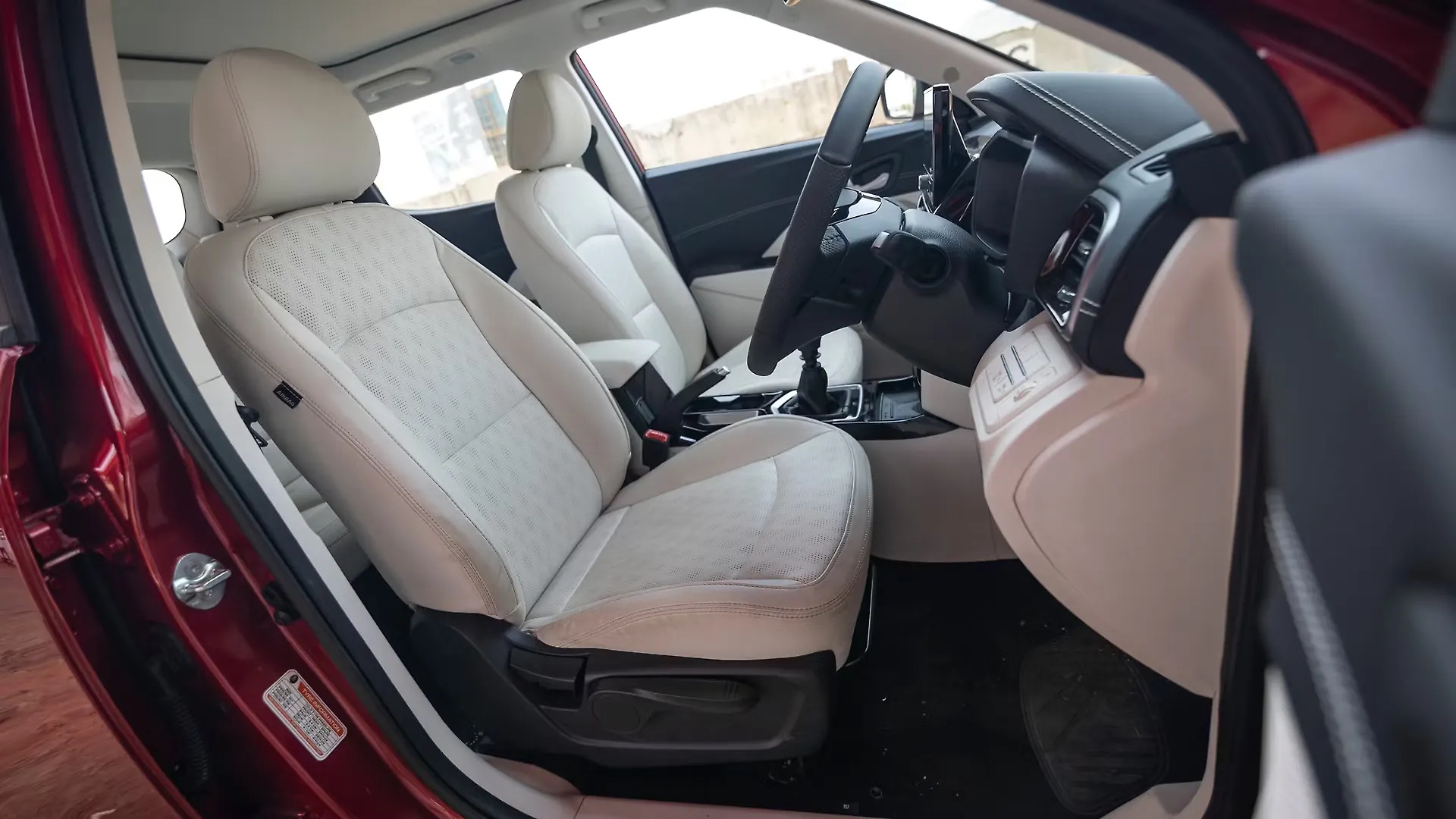 Mahindra XUV300 W8 Diesel