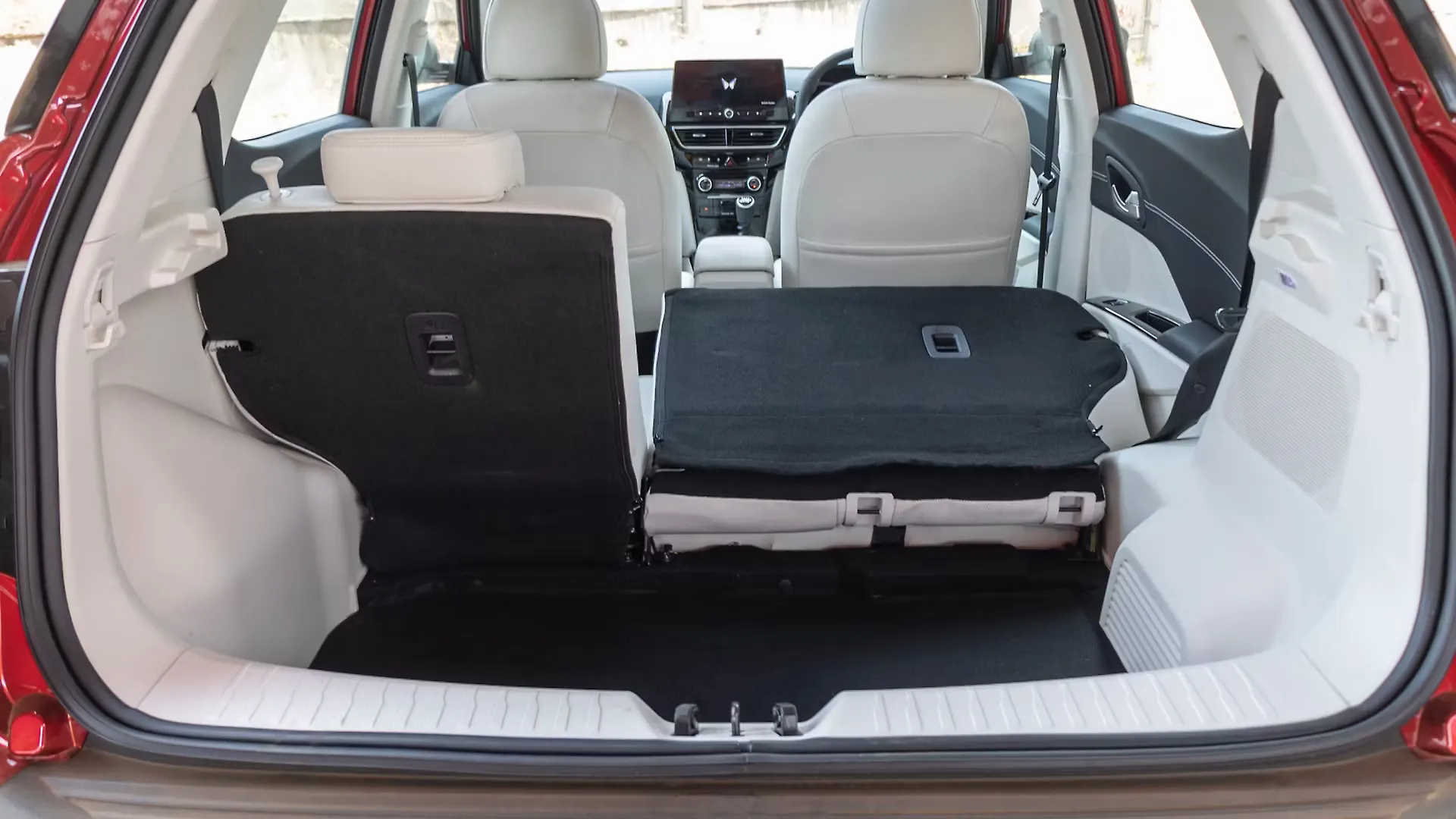 Mahindra XUV300 W8 Diesel