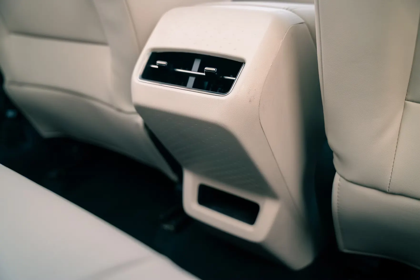 Mahindra XUV700 MX Petrol