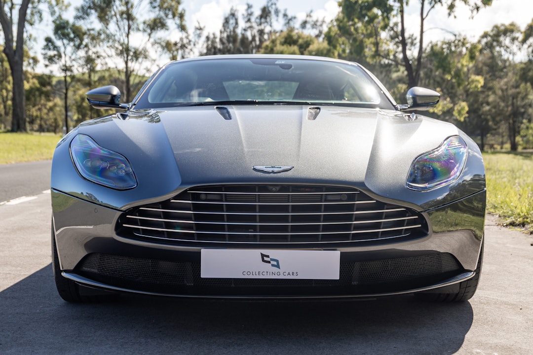 Aston Martin DB11 V8
