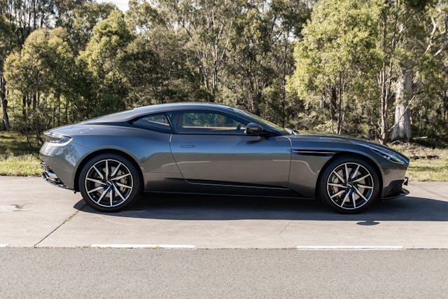 Aston Martin DB11 V8
