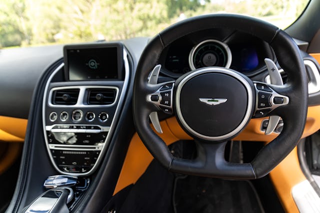 Aston Martin DB11 V8