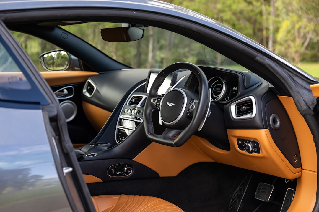 Aston Martin DB11 V8
