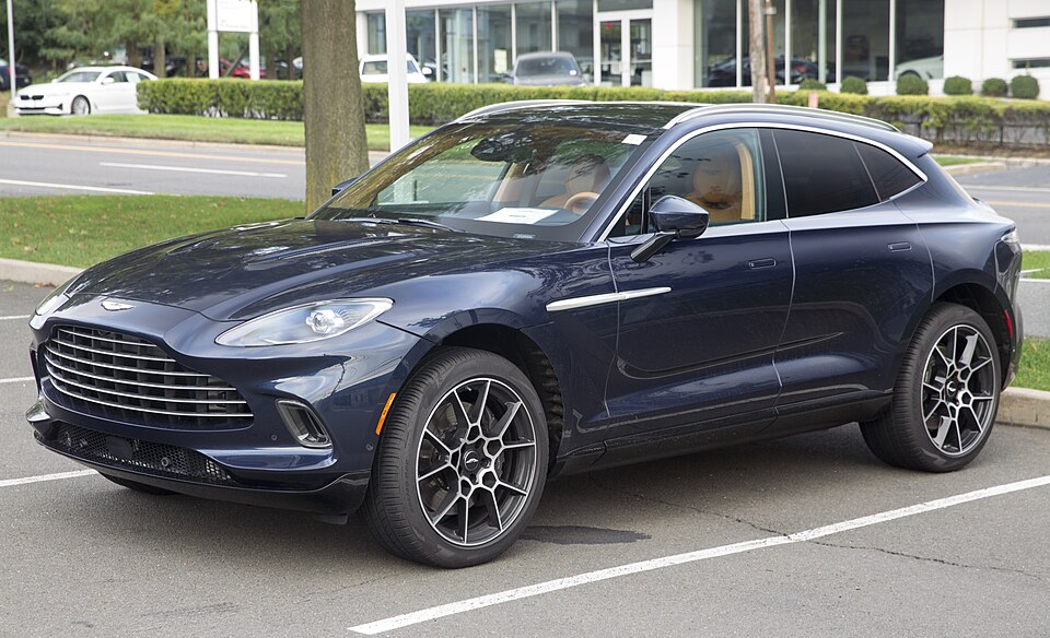 Aston Martin DBX V8