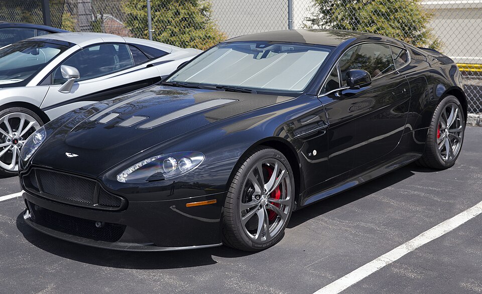 Aston Martin Vantage V8