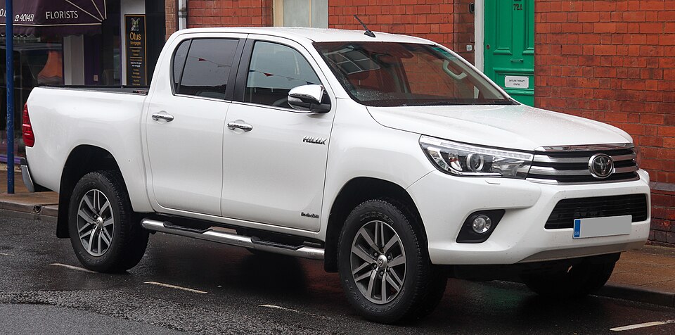 Toyota Toyota Hilux Low