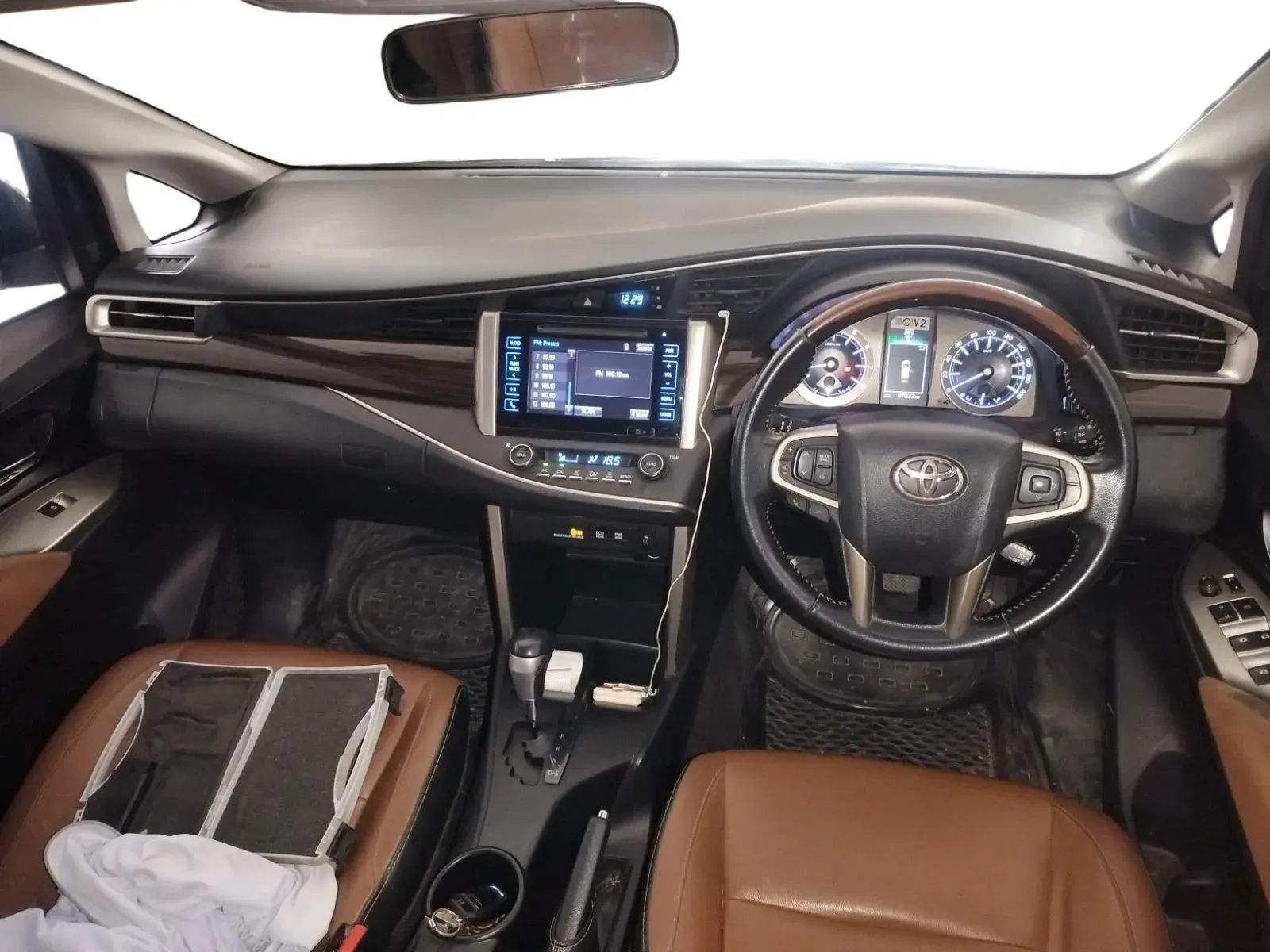 Toyota Innova Crysta — View 2
