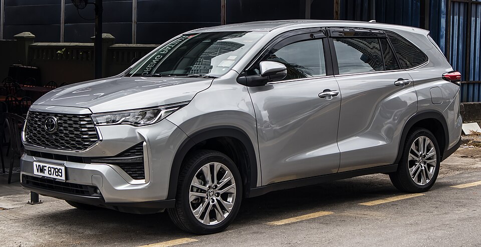 Toyota Innova E Petrol